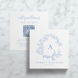 Pastel Blue QR Code Monogram Blommigt Vapensköld Fyrkantigt Visitkort