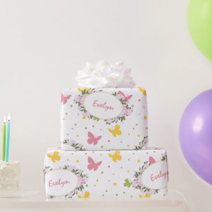 Pastel Butterfly Mönster med Flowers och Namn Presentpapper