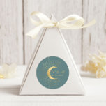 Pastel Celestial Guld Måne Bröllop Runt Klistermärke<br><div class="desc">Vår "Pastel Celestial Bröllop"-samling har ett vackert guld-kuster måne med guld-stjärnor på olika bakgrunder i pastel parade med elegant typsnitt. Det är enkelt för dig att anpassa och du kan välja bland många objekt från den här samlingen i vår butik.</div>