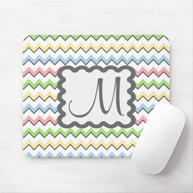 Pastel Chevron med Monogram av Shirley Taylor Musmatta (Med mus)