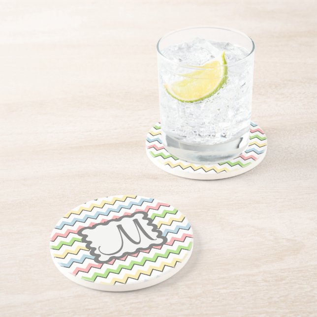 Pastel Chevron med Monogram av Shirley Taylor Underlägg (Sidan)