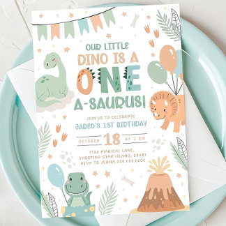 Pastel Dinosaur Birthday-inbjudan. En Cute Baby Inbjudningar