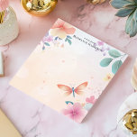 Pastel Dragonfly Blommigt Garden Personlig Namn Anteckningsblock<br><div class="desc">Bär skönheten hos en sommarskugga med det här charmerande anteckningsblocket personlig. En ömtålig dragonfluga hovrar mitt i en mjuk array av pastellblommor och löv. Ljus- och mejeriutformningen skapar en fredlig och vismisk känsla. Lägg till en egen text för att anpassa det här anteckningsblocket. Perfekt för att göra-listor, anteckningar eller dela...</div>