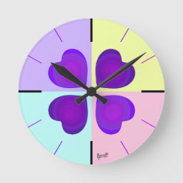 Pastel färg & lila hjärtslag rund klocka
