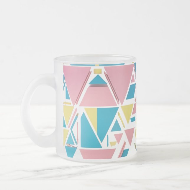 Pastel Geometric Triangles - Modern Retro Frosted Frostad Glasmugg (Vänster)