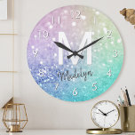 Pastel Glitter Bokeh BackgroundGlam Elegant Glitte Rund Klocka<br><div class="desc">Anpassa enkelt den här eleganten färglös bokeh glitter mönster med ditt eget namn och/eller monogram.</div>