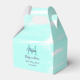 Pastel green baby in bloom monogram baby shower te presentaskar