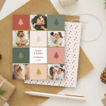 Pastel & Guld Julgran Photo Collage<br><div class="desc">Hämta säsongens magi med vårt krävande budgetkort för Helgdag. Med en fängslande 5-fotokollage i pastellerna och guld, ett charmerande Julgran och hjärtslitvapnet "Merry and Bright" i elegant sans-serif font. Lägg till en personlig kontakt med din familj namn och år. Roligten och den pulserande designen går tillbaka till en trevlig mönster...</div>
