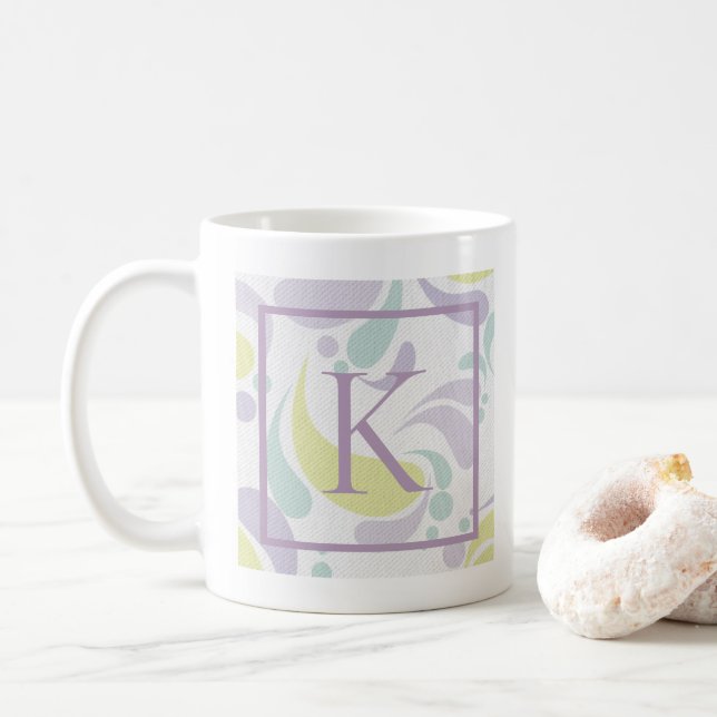 Pastel Light Mönster Monogram, Lilac och Grönt Kaffemugg (Med munk)