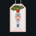 Pastel Nutcracker-julets Personlig Ornament Presentetikett<br><div class="desc">Denna vintage julprydnadsdesign ger alla dessa bra nostalgia-vibes från dagar borta av. Framsidan av den här presentens märkre har en nötkrackande ornament som hänger från Julgran gren. Kortets baksida har en rosa bakgrund med en röd stjärna mönster. Du kan anpassa med ditt efternamn.</div>