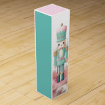 Pastel Nutcrackers Watercolor Stänk Presentask För Vinflaska<br><div class="desc">Bild en helgdag mousserande juice eller vin kapslad i en hänförande muskot av helgdag,  kallad vin box. Pärvda nötskal av trä,  målade i pinkar och gröntar med färg och stripe byxor. En helgdag av roligt lägger till vattenfärgens bakgrund.</div>