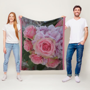 Pastel Ro och Hydrangea Flowers Fleece Blanket
