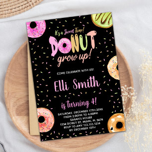 Pastel Rosa Black Donut Birthday-inbjudningar Inbjudningar