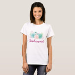 Pastel Rosa & Grönt Blommigt Bouquet T Shirt<br><div class="desc">En T-shirt designad med en pastellblombukett högst upp. Blommorna,  löven och spriten är pastellernas rosa och grönt. Skapat med vattenfärgsfärg och digitaliserat. Färsk och summerisk. Framsidan säger Bridesmaid och baksidan säger Team Bride.</div>