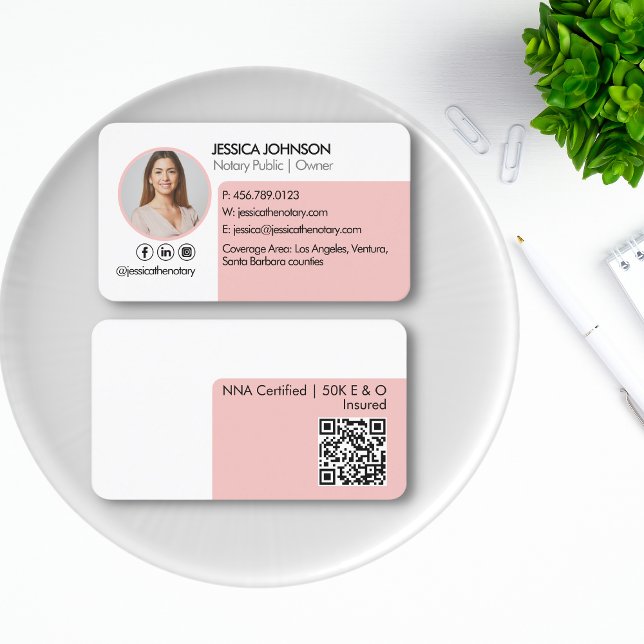 Pastel Rosa Minimal & Modern QR-kod Notary Photo Visitkort (Skapare uppladdad)