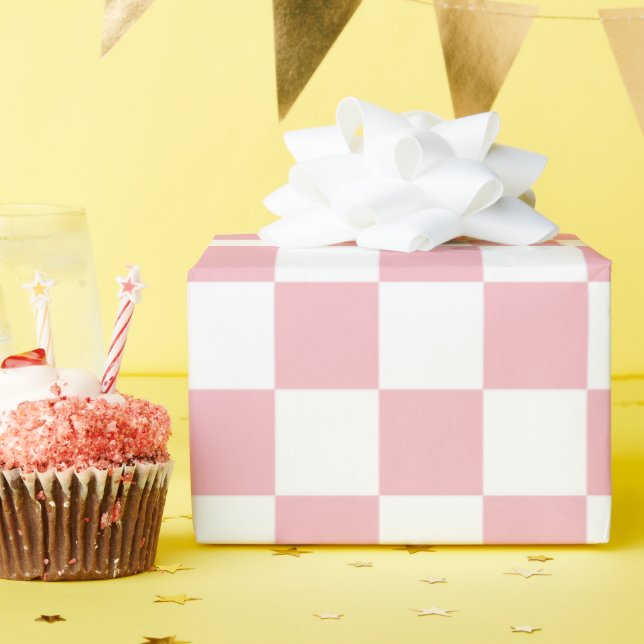 Pastel Rosa White Checkerboard Mönster Presentpapper (Födelsedagsfest)