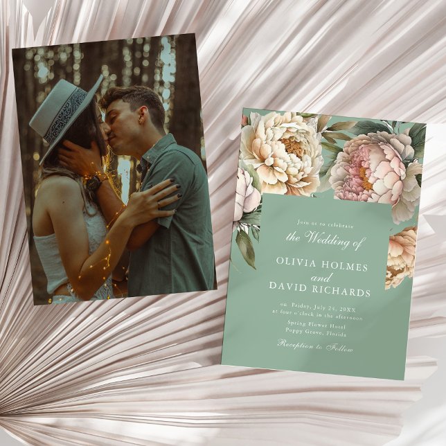 Pastel Sage &  Peony par Photo Bröllop Inbjudningar (Pastel Sage & Blush Peony Couple Photo Wedding Invitationon a sunny neutral dry palm leaf.)