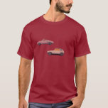 Pastel Sunset Car Dream T-Shirt<br><div class="desc">Gå in i en värld av lugn och kreativitet med den här t-tröjan med en drömmande bilmarschering genom pastellmoln vid solnedgången. De mjuka persiko- och lavendeltonerna skapar ett gott, konstnärligt vibe, perfekt för dem som kärlek är unika, minimalistiska formgivningar och en gnutta irrbegär. Den här skjortan är perfekt för vardaglig...</div>