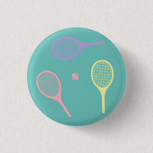 Pastel Tennis Rackets med Tennis Boll på Grönt Knapp