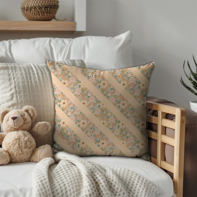 Pastell beige blommigt mönster diagonala ränder kudde (Skapare uppladdad)