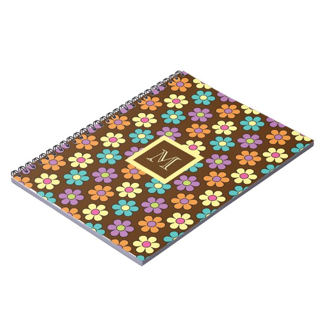 Pastell Daisy-mönster på brunt med monogram Anteckningsbok (Vänstra Sidan)