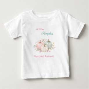 Pastell En Liten Pumpa Är På Väg Baby Shower T Shirt