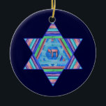 Pastell görar randig den Hanukkah stjärnaprydnaden Julgransprydnad Keramik<br><div class="desc">En digital collage,  i nätt pastellfärgade randar; en davidsstjärna med ett Chai (liv) symbol på centrera.  Ljust och mörk - blåttbakgrunder på varje sida är anpassadet!</div>