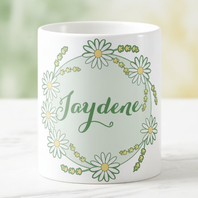 Pastell gulgrön anpassad tusenskönsblomma magisk mugg (Daisies in green and yellow with place to customize the name. Hand drawn for your pleasure.)