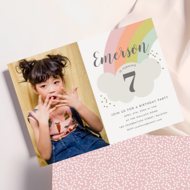 Pastell regnbåge barn foto födelsedagsfest inbjudningar (Kids Rainbow Photo Birthday Party Invitations.)