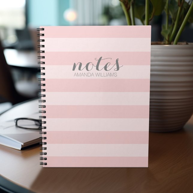 Pastellanteckningar för  Rosa och Grått för kvinno Anteckningsbok Med Spiral (Personalized notebook - add photos and your name or other text)