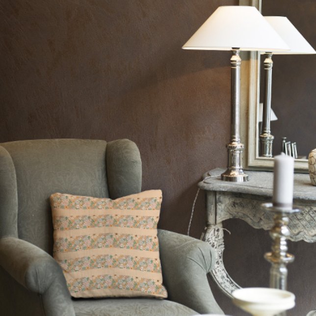 Pastellavfasning, blommönster rand kudde (Skapare uppladdad)