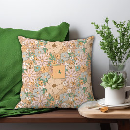 Pastellbeige blommönster monogram kudde