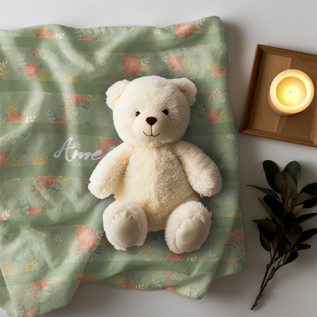 Pastellbeige grönt mint blommigt rand mönster namn fleecefilt (Skapare uppladdad)