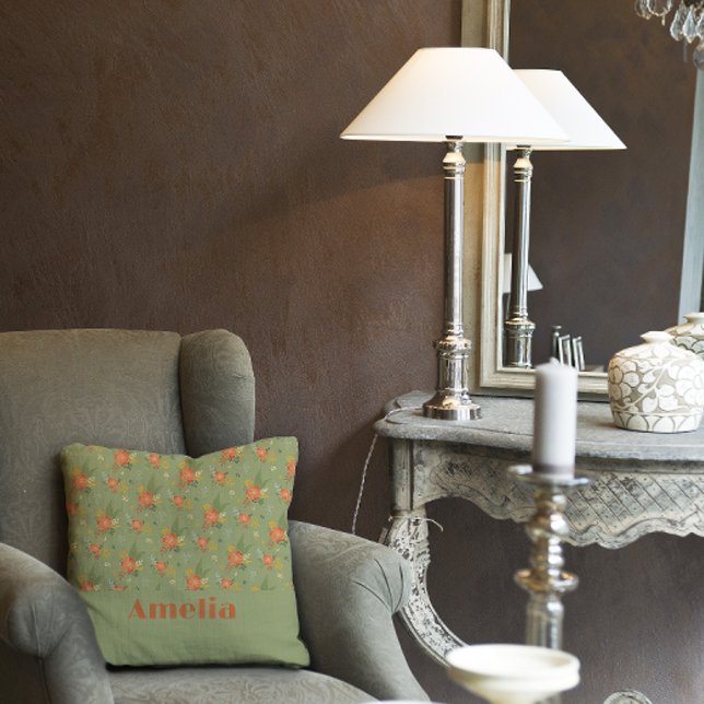 Pastellbeige grönt mint blommönster namn kudde (Skapare uppladdad)