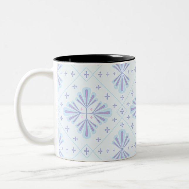 Pastellblå geometrisk blomsterupprepning mönster Två-Tonad mugg (Vänster)