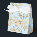 Pastellblå och guld Vintage Damask Presentaskar<br><div class="desc">Antik presentförpackning med accent av ljusblått och falskt guldglitter för att komplettera samlingen nedan.</div>
