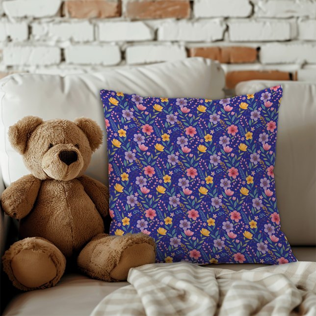 Pastellblått enkelt blomstertryckt monogram kudde (floral rustic pillow)
