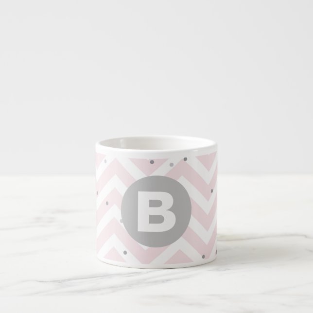 Pastellernas Rosa Chevron och Dots Grått Monogram Espressomugg (Framsidan)