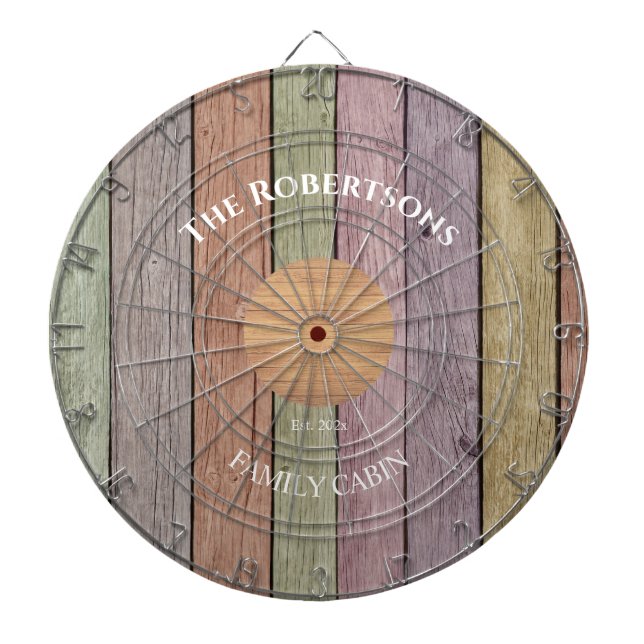 Pastellfamiljen Namn Cabin i Rustic Wood Plank Darttavla (Framsidan)