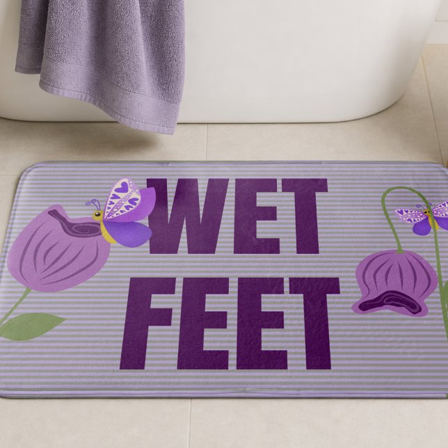 Pastellfärgad lila randig söt blommig badrumsmatta (Bathmat with purple flowers, butterflies, and pinstripes. Fresh everyday style. Practical and cute.)