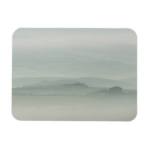 Pastellfärgad morgon i dimmiga Tuscany Magnet