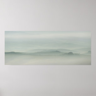 Pastellfärgad morgon i dimmiga Tuscany Poster