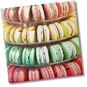 Pastellfärgad regnbåge staplade franskMacaron Kakelplatta