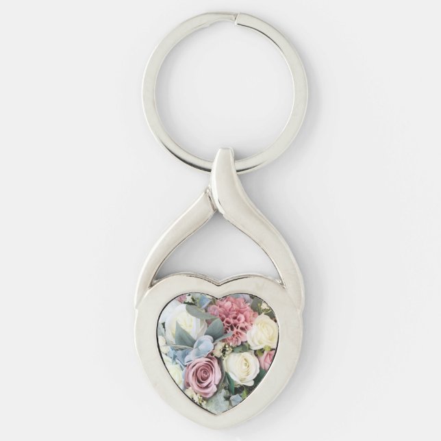 Pastellfärgat hjärtformat blomsterbukett twisted heart silverfärgad nyckelring (Framsidan)