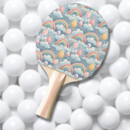 Pastellregnbågsfärgade påskägg med moln pingisracket