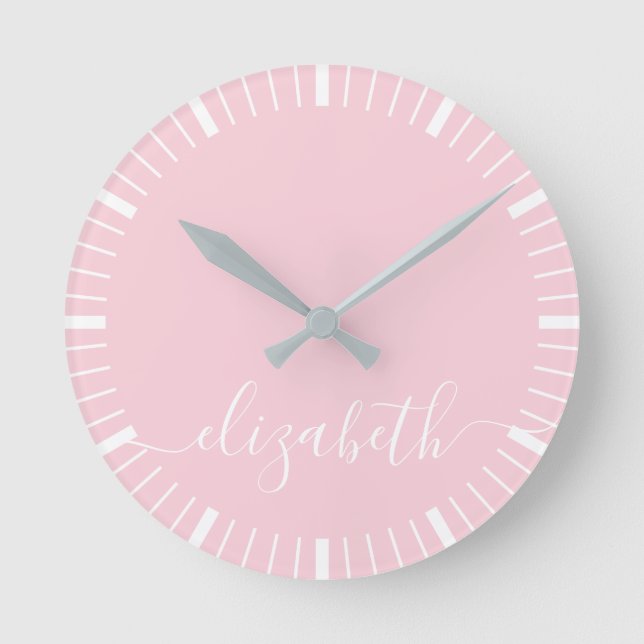 pastellrosa med vit script-signatur - minimal rund klocka (Framsida)