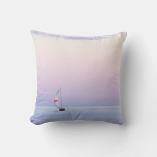 PastellSjölandskap med segelbåt Kudde