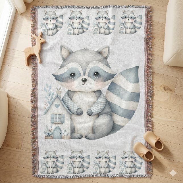 Pastelltvättbjörnsstuga Neutral Skogsscen Filt (Pastel Raccoon Cottage Neutral Woodland Scene Throw Blanket)