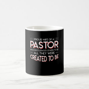 Pastorfrun uppmuntrar andra som skapas för att kaffemugg