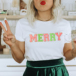 Patch Brev God jul T Shirt<br><div class="desc">Det här trendiget är brevens julskjorta som är perfekt för både barn och vuxnor. Den här helgdag gör en julklapp i perfekten,  en lagerbänk,  ett byte av helgdag eller bara en speciell gåva till dig från tomten.</div>